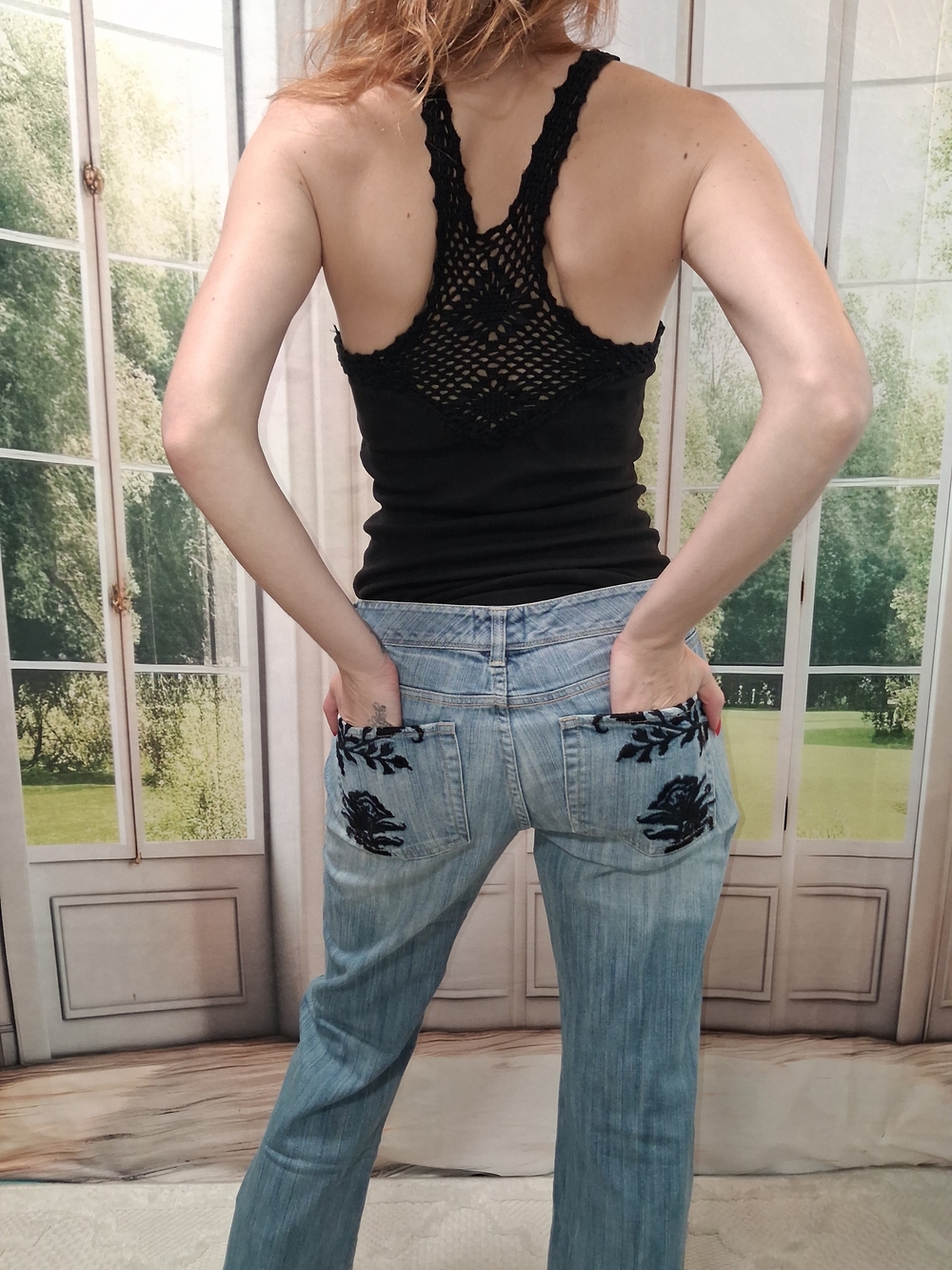 WHBM "Blanc" Embroidered  floral Pocket Jean size 2 short